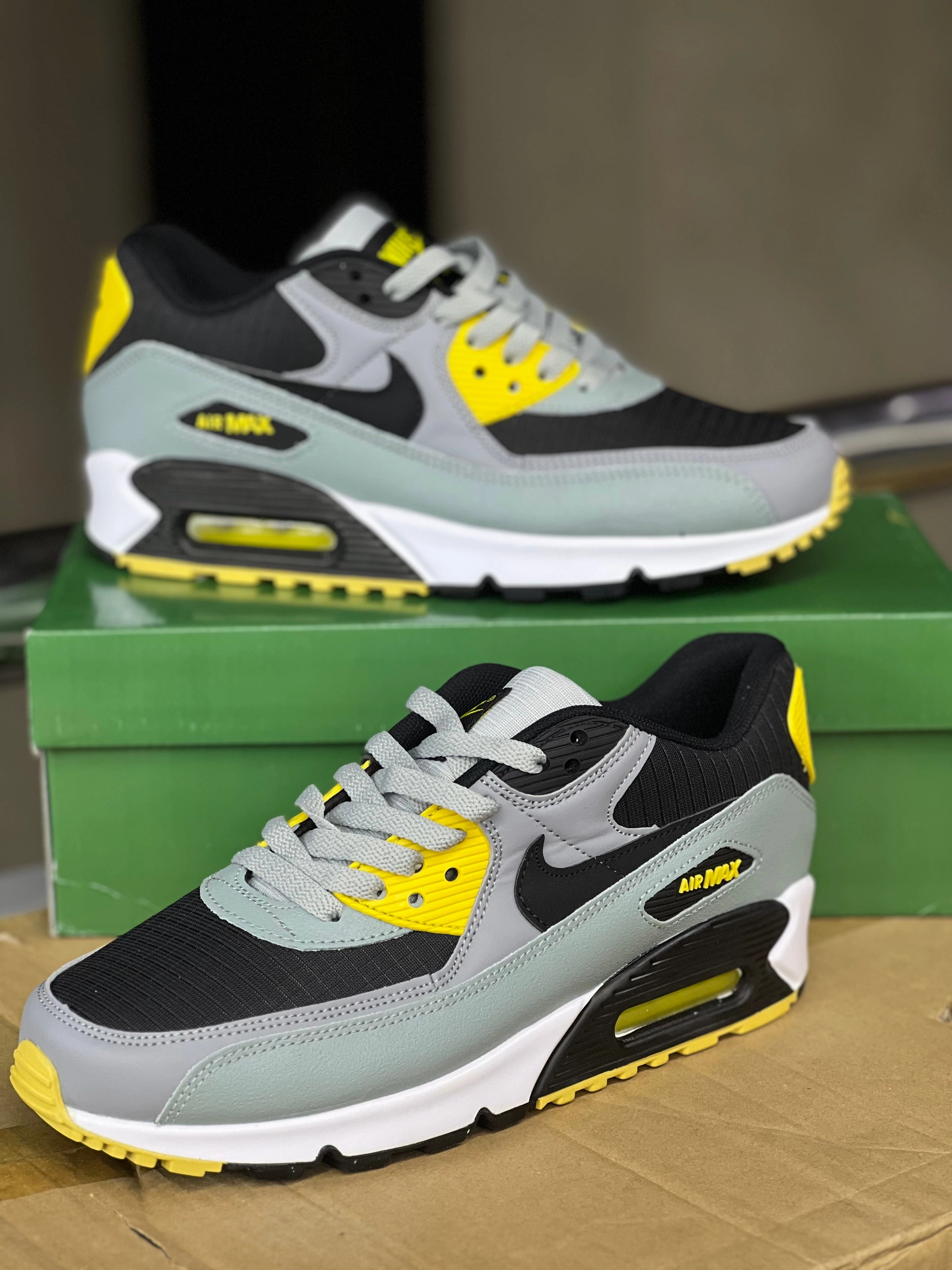Nike Air Max 90 Sneaker - Batman Sneakers With Jeans