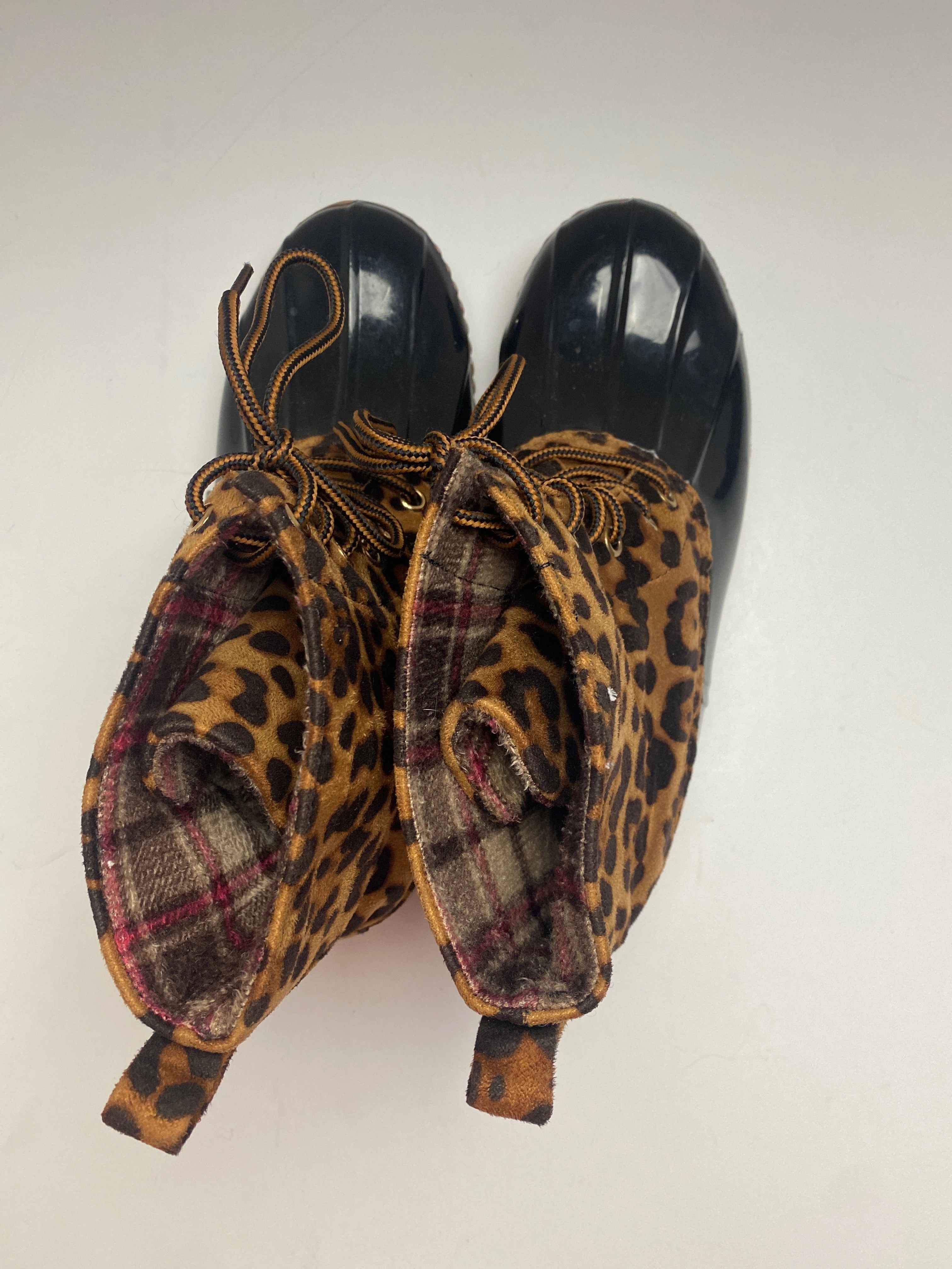 Short Chelsea Rain Boots Boots Rain By Yoki In Animal Print, Size: 8