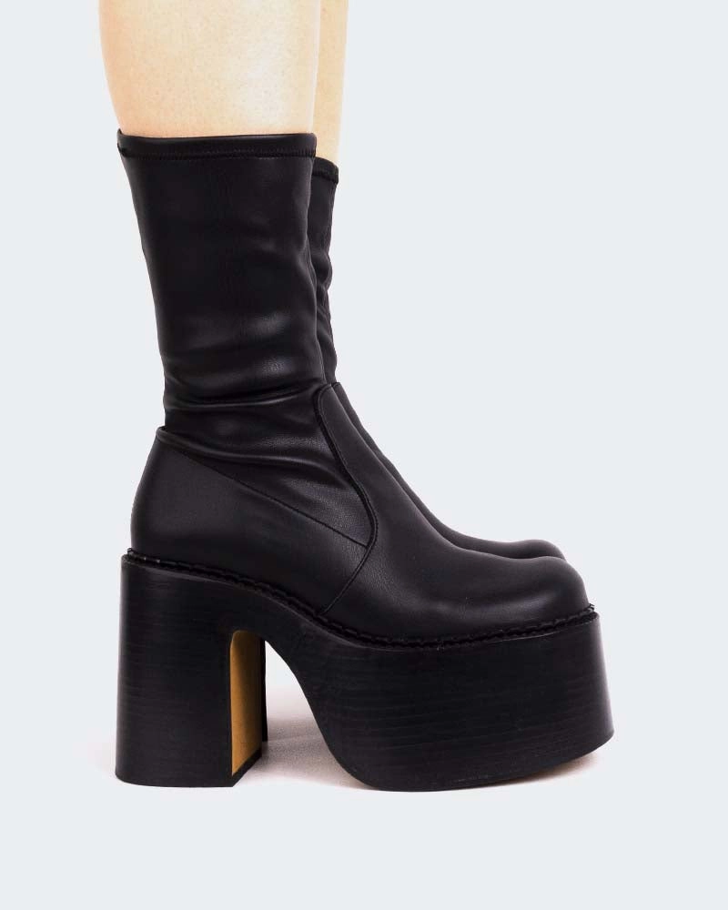 Square Toe Heeled Boots Remington Black Leather