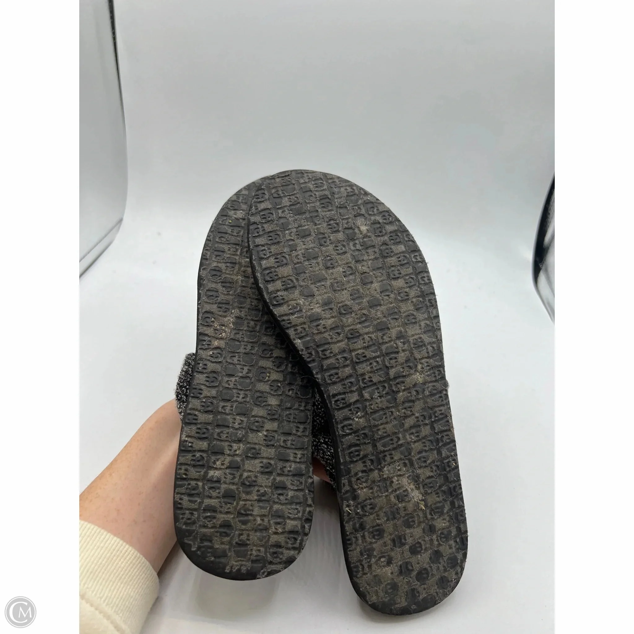 Sandals Flip Flops By Sanuk In Grey, Size: 7 Flip Flops With A Bow On Top