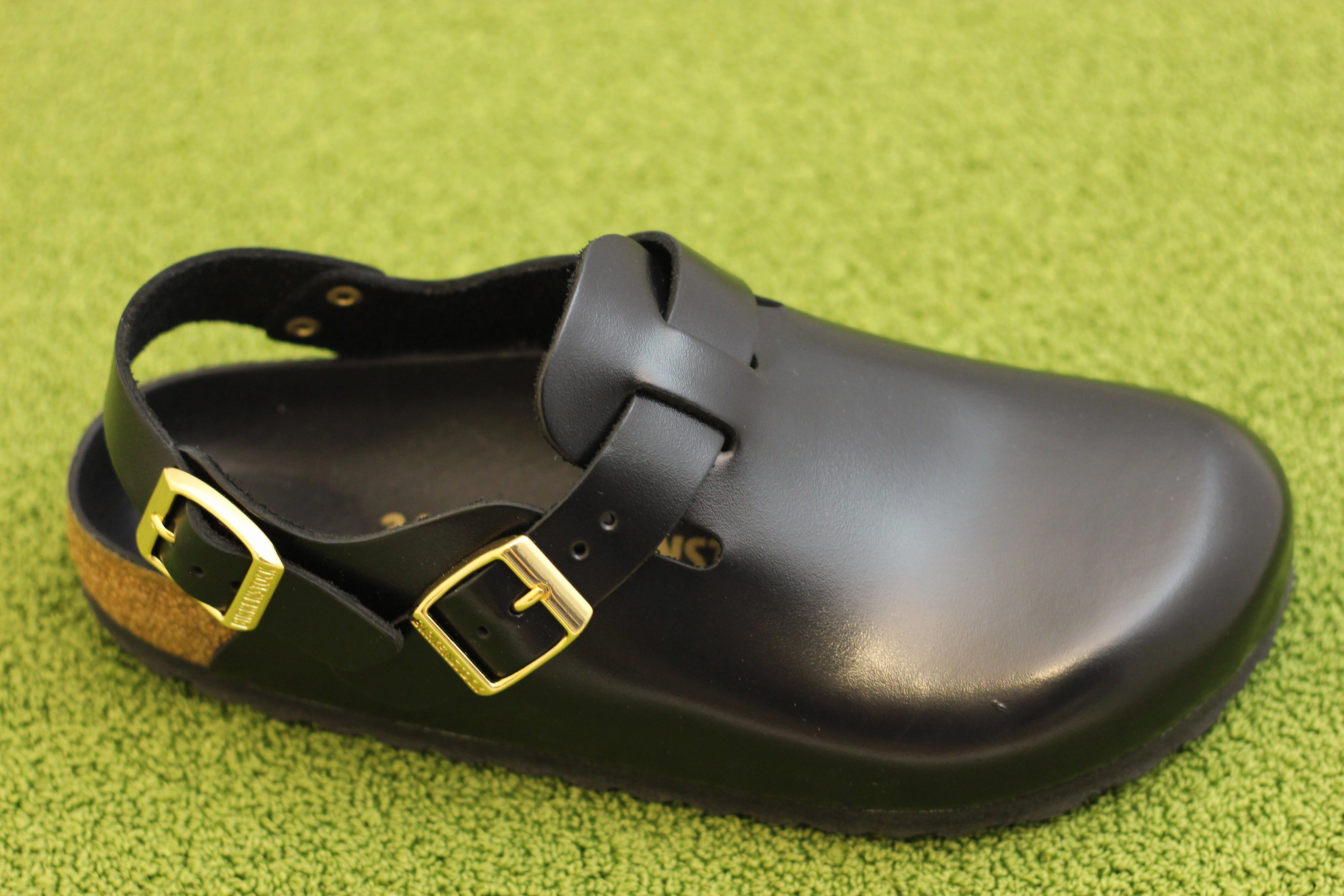 Women's Tokio Hex Clog - Black Amalfi Leather White Slip.on Vans