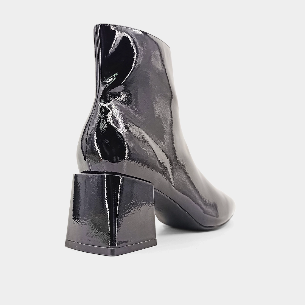 VENUS High Chelsea Boots