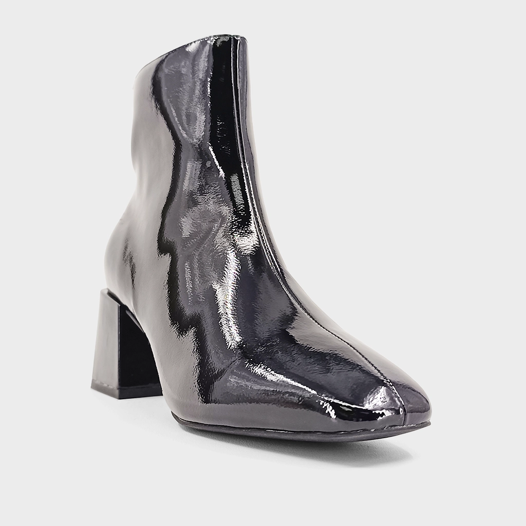 VENUS Chunky Pull On Chelsea Boots