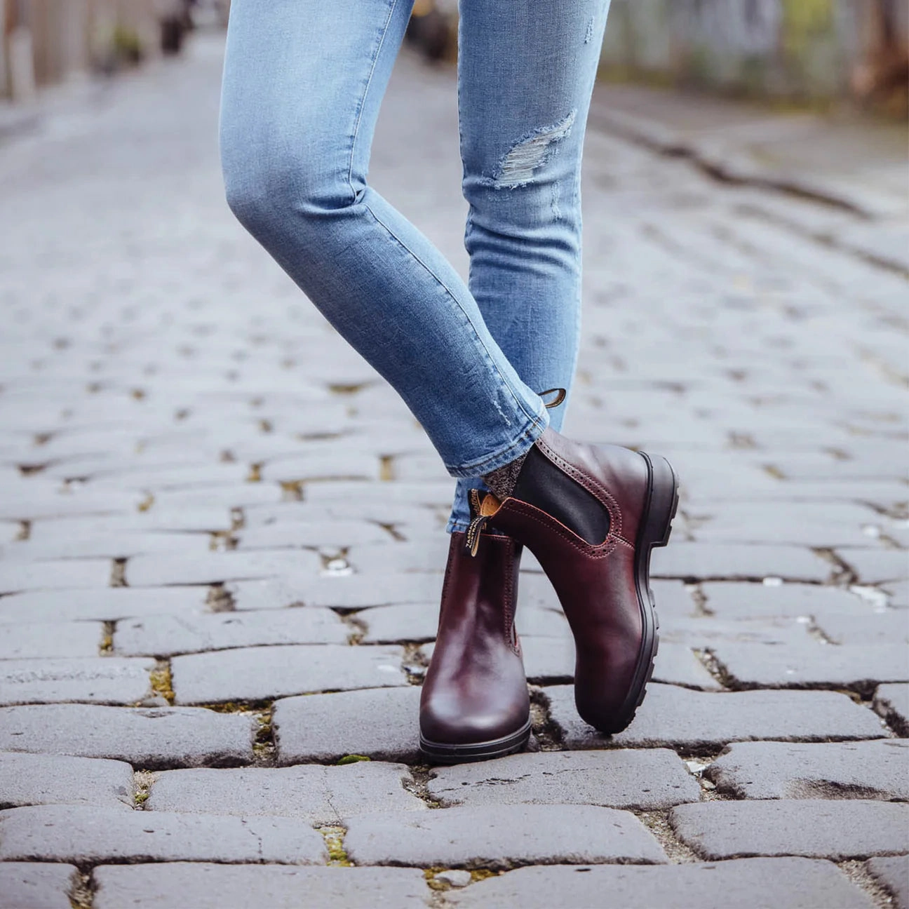 Mid Top Chelsea Boots Blundstone 1352 - Original Women's High Top Shiraz