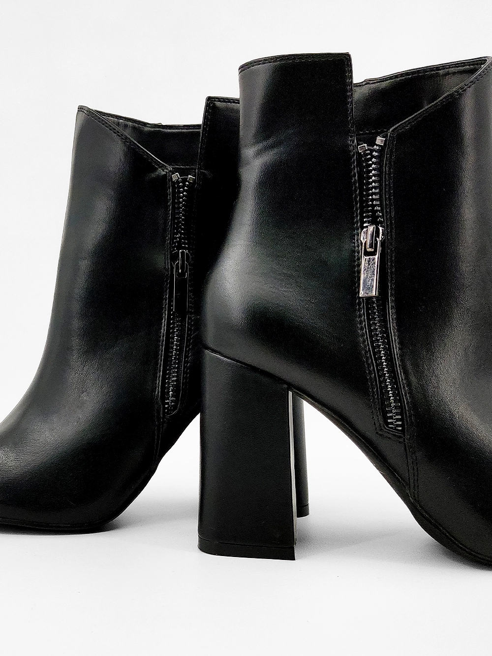 WREN Suede Vs Leather