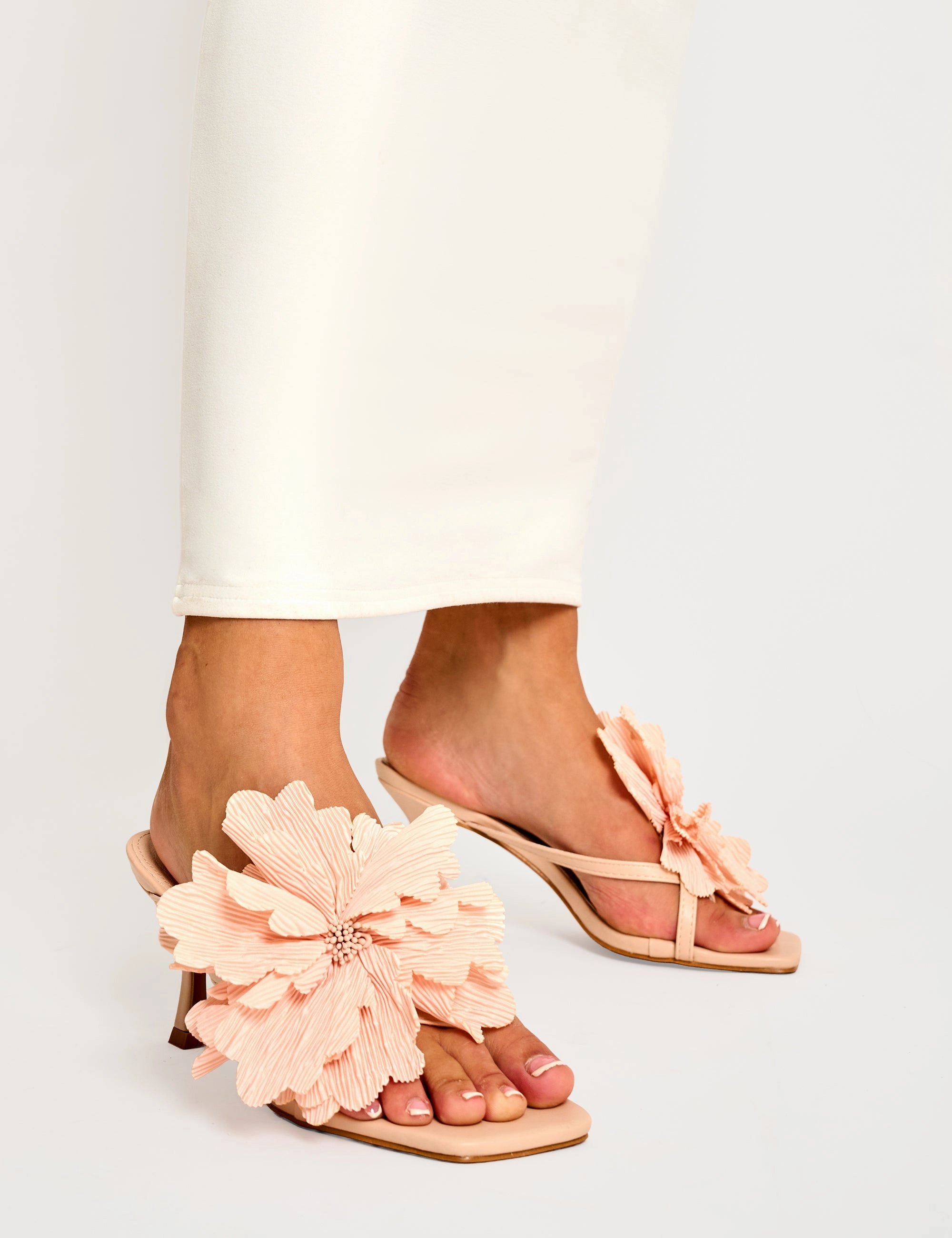 Varley Peach 3-D Flower Mule Mid Heels High Heels On My Grippies