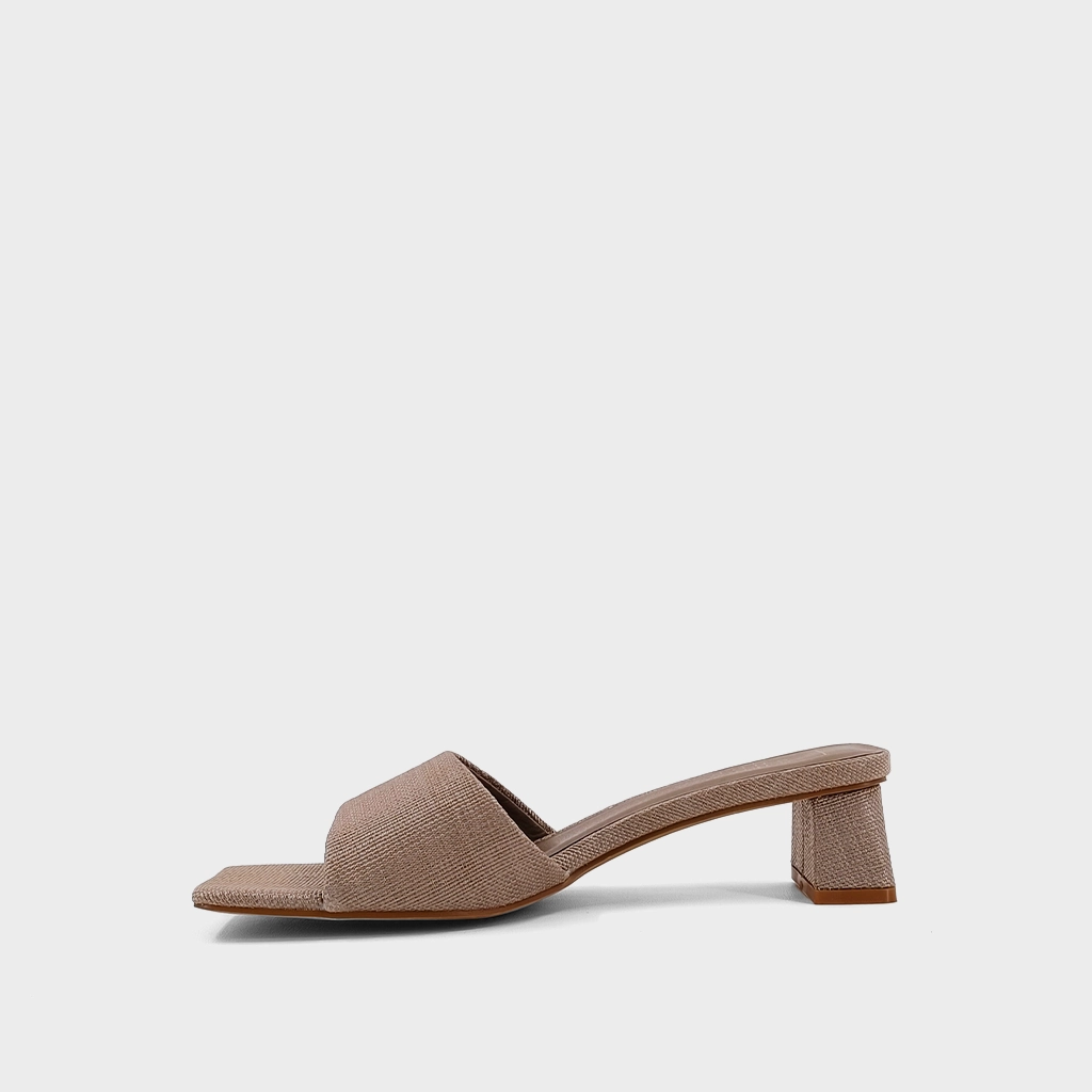 FORTUNE Oofos Sandals Nearby