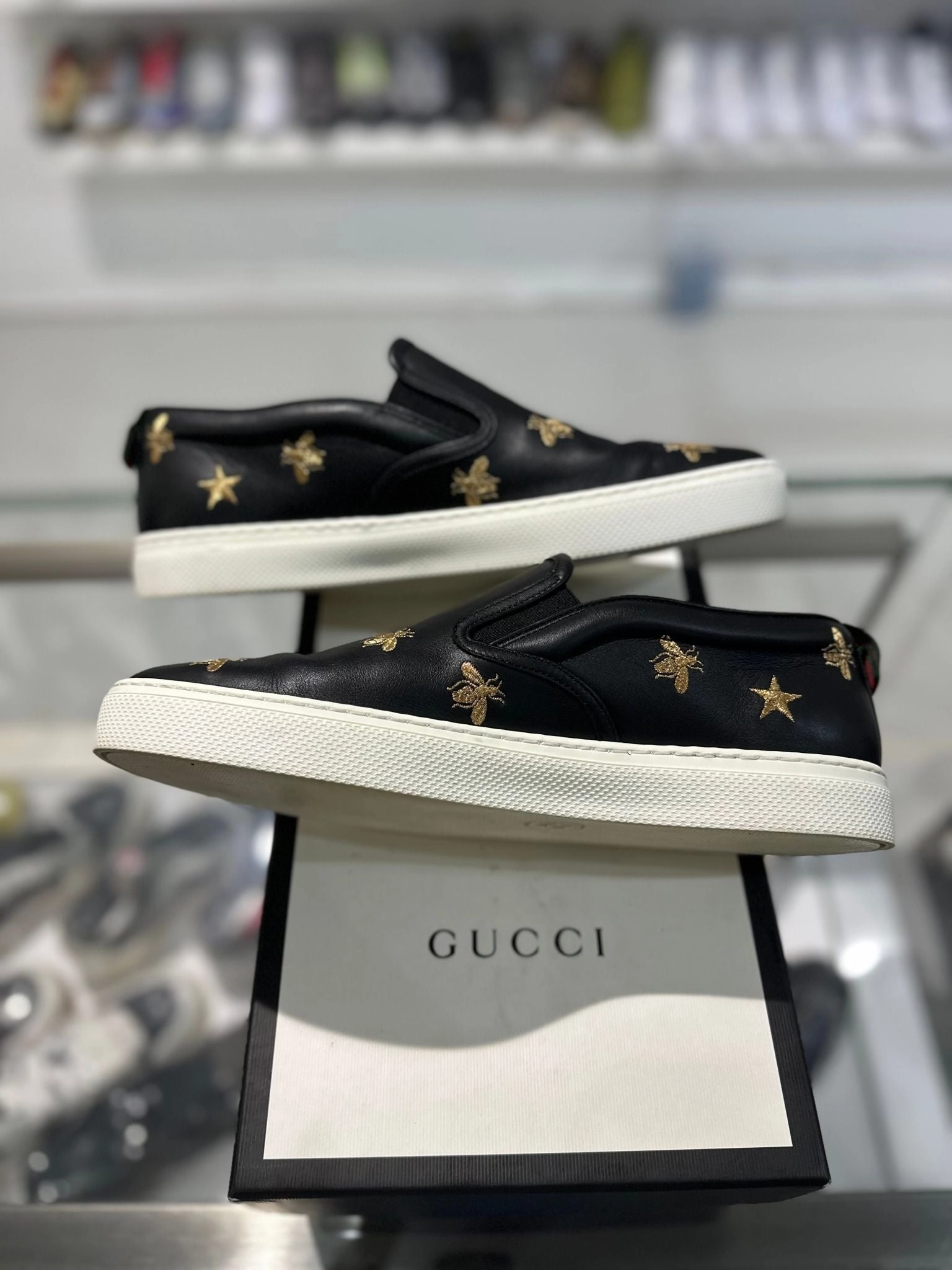 Gucci Dublin Slip-On Embroidered Bee Sneakers Black (Preowned Size G9.5/US10.5) - Pre-Owned Hermes Sneakers