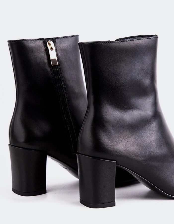 Jepson Black Leather Chelsea Boots Lug Sole