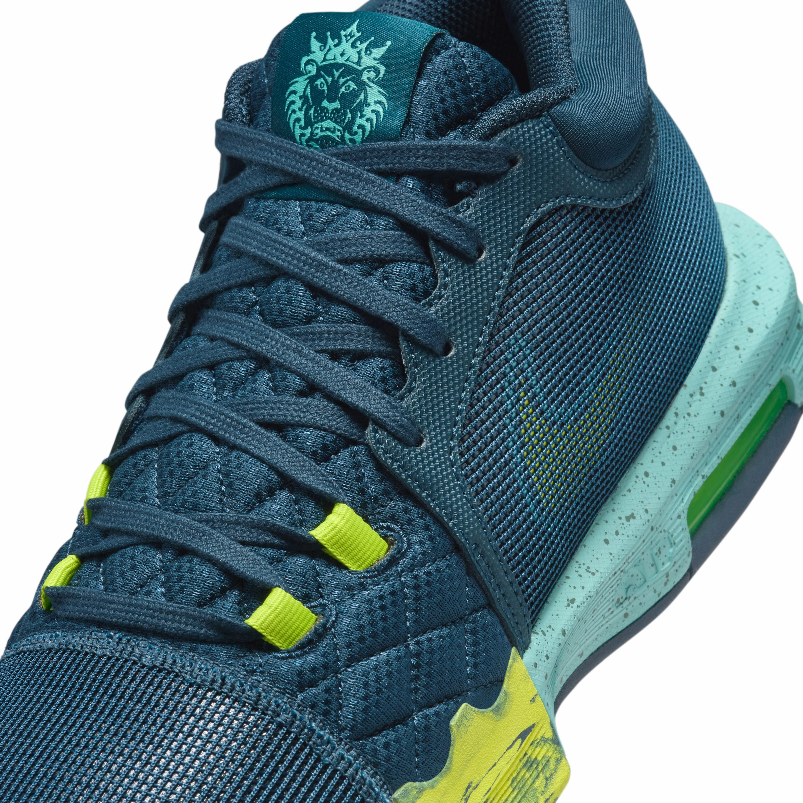 Basketball Shoes On Feet LeBron Witness 8 Men's Basketball Shoes