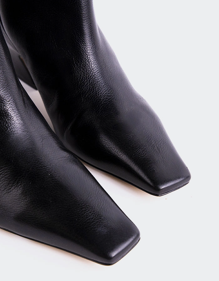 Renesme Black Leather Winter Boots For Walking