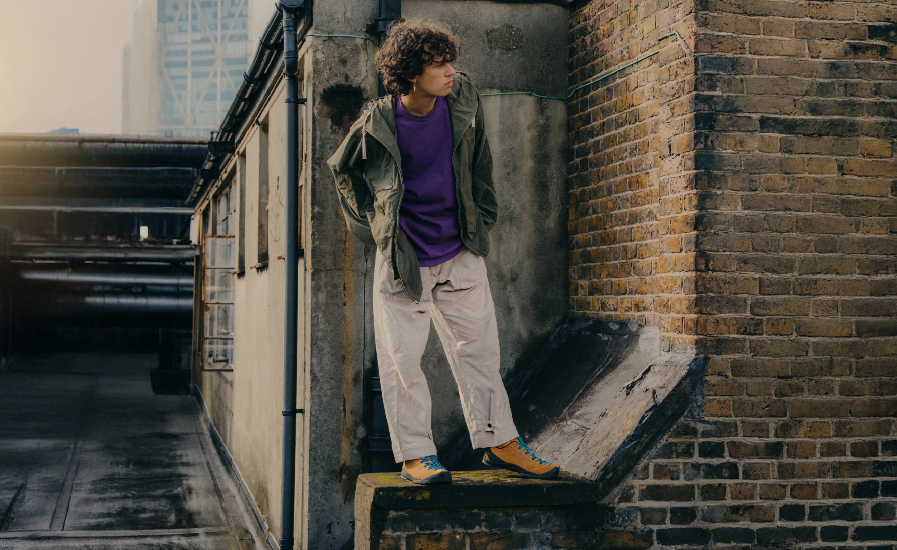 Reddit Evolv Climbing Shoes Men's Jasper Sneaker  |  Khaki/Iguana