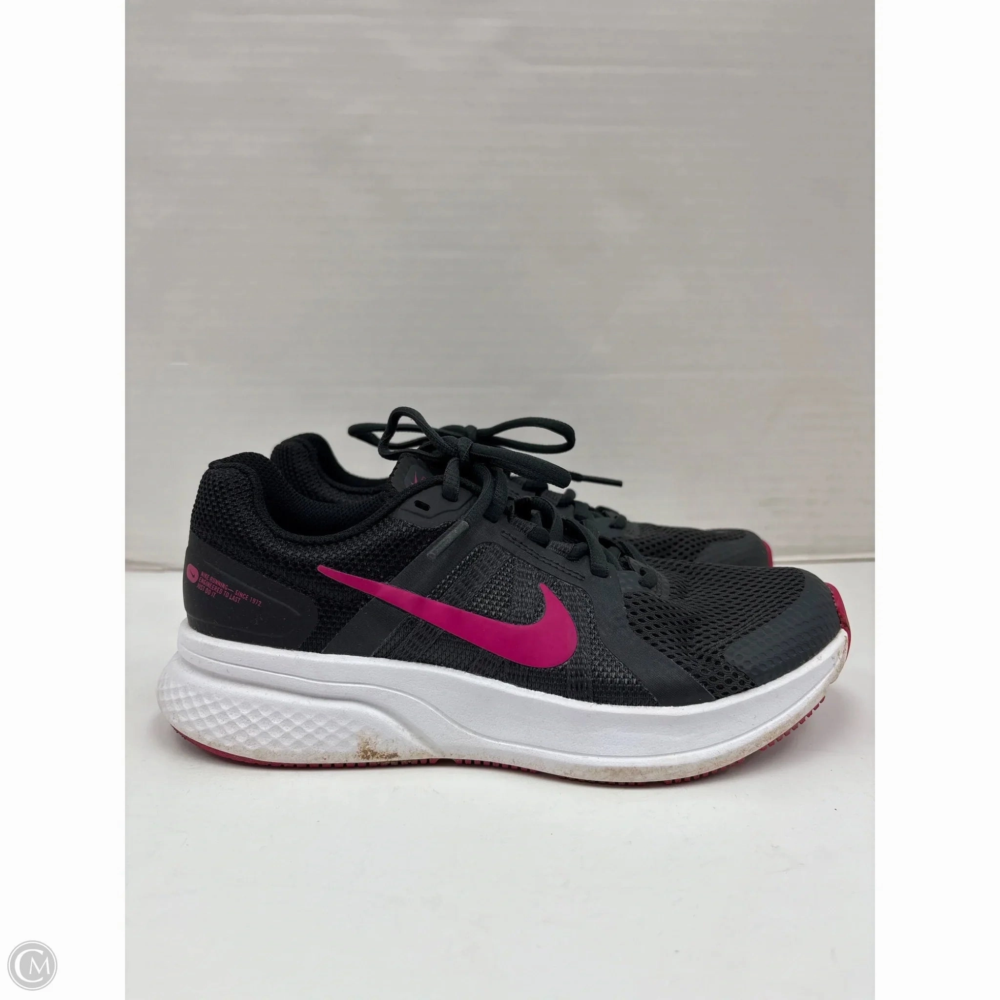 Walking Shoes Nike Shoes Athletic By Nike In Black, Size: 7