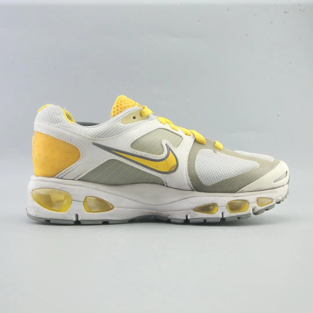 NIKE  LIVESTRONG FLYWIRE Vintage Nike Tennis Shoes