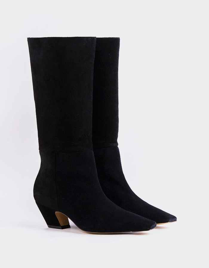 In Puss In Boots Renesme Black Suede