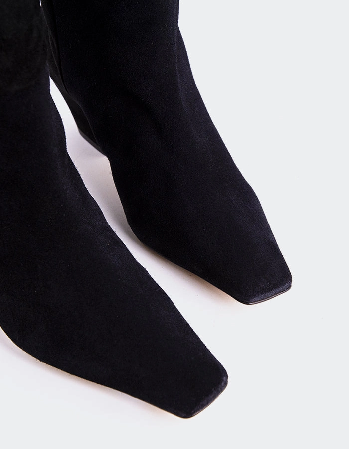 Renesme Black Suede Judge Snowboard Boots