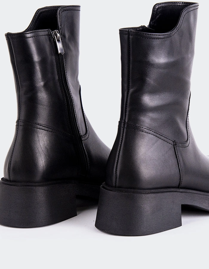 Rosemre Black Leather Cowhide Chelsea Boots