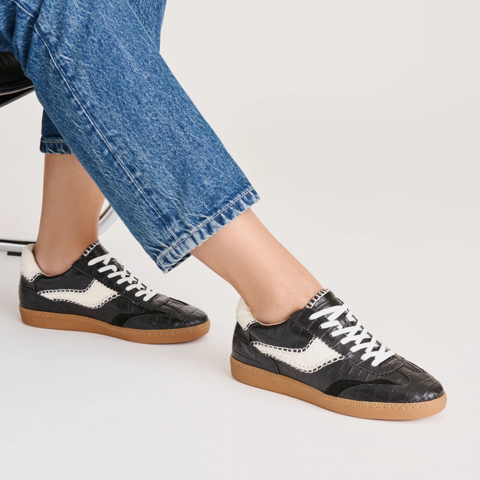 NOTICE STITCH SNEAKERS NOIR CROCO EMBOSSED LEATHER Sneakers Winooski