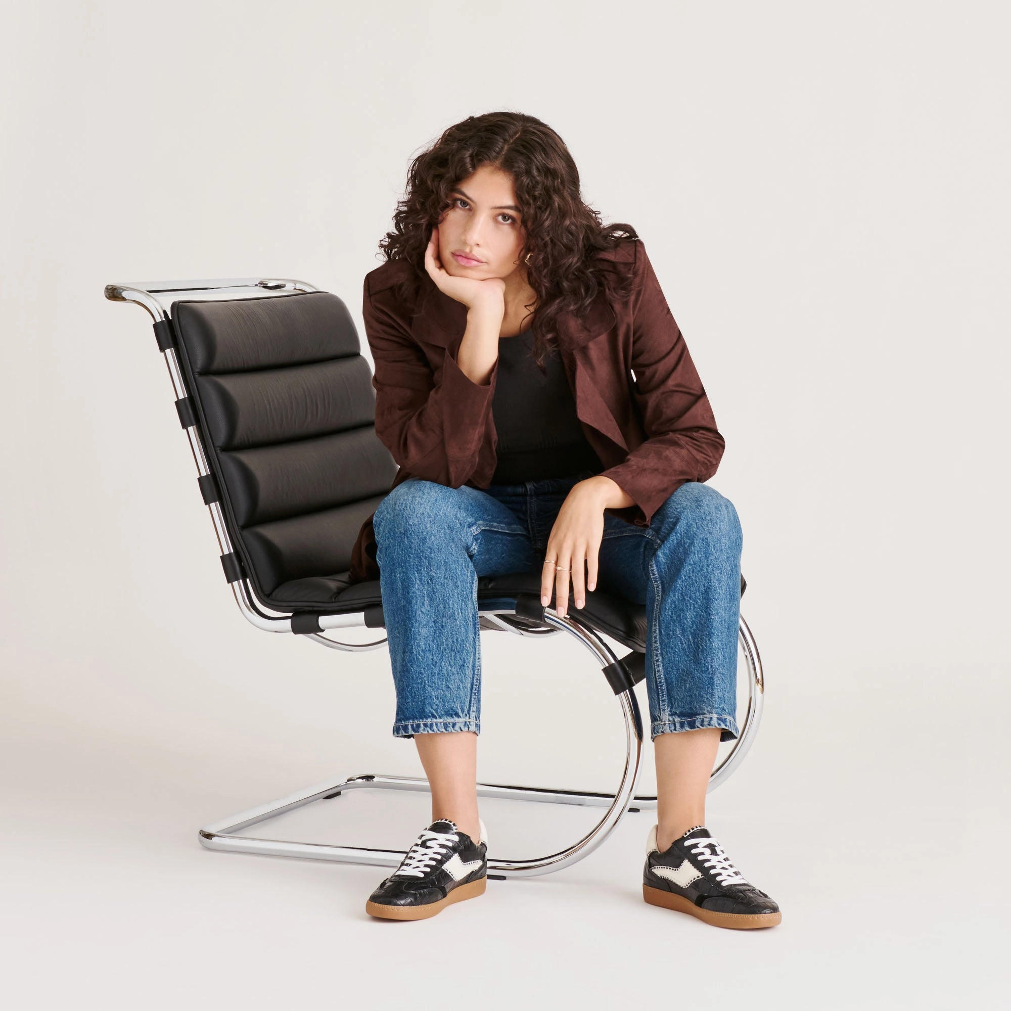 NOTICE STITCH SNEAKERS NOIR CROCO EMBOSSED LEATHER Asics Trail Sneakers