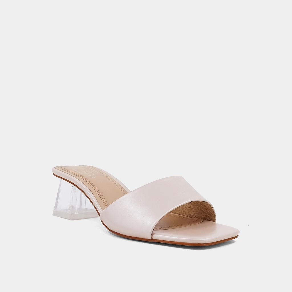 FERGIE Sandals Ochi Ocho Rios