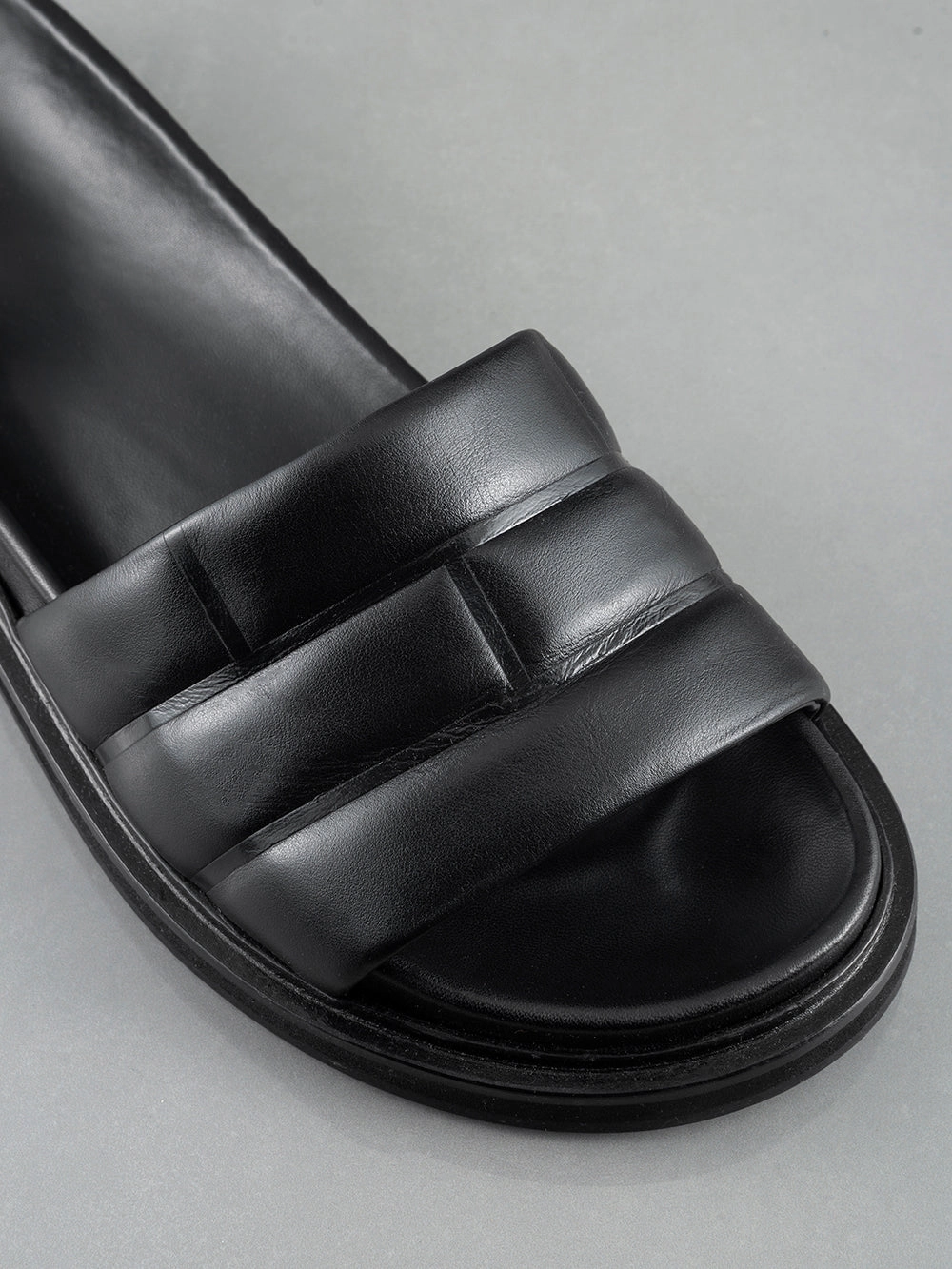 Men's Sandal -- Noir Toothless Slippers