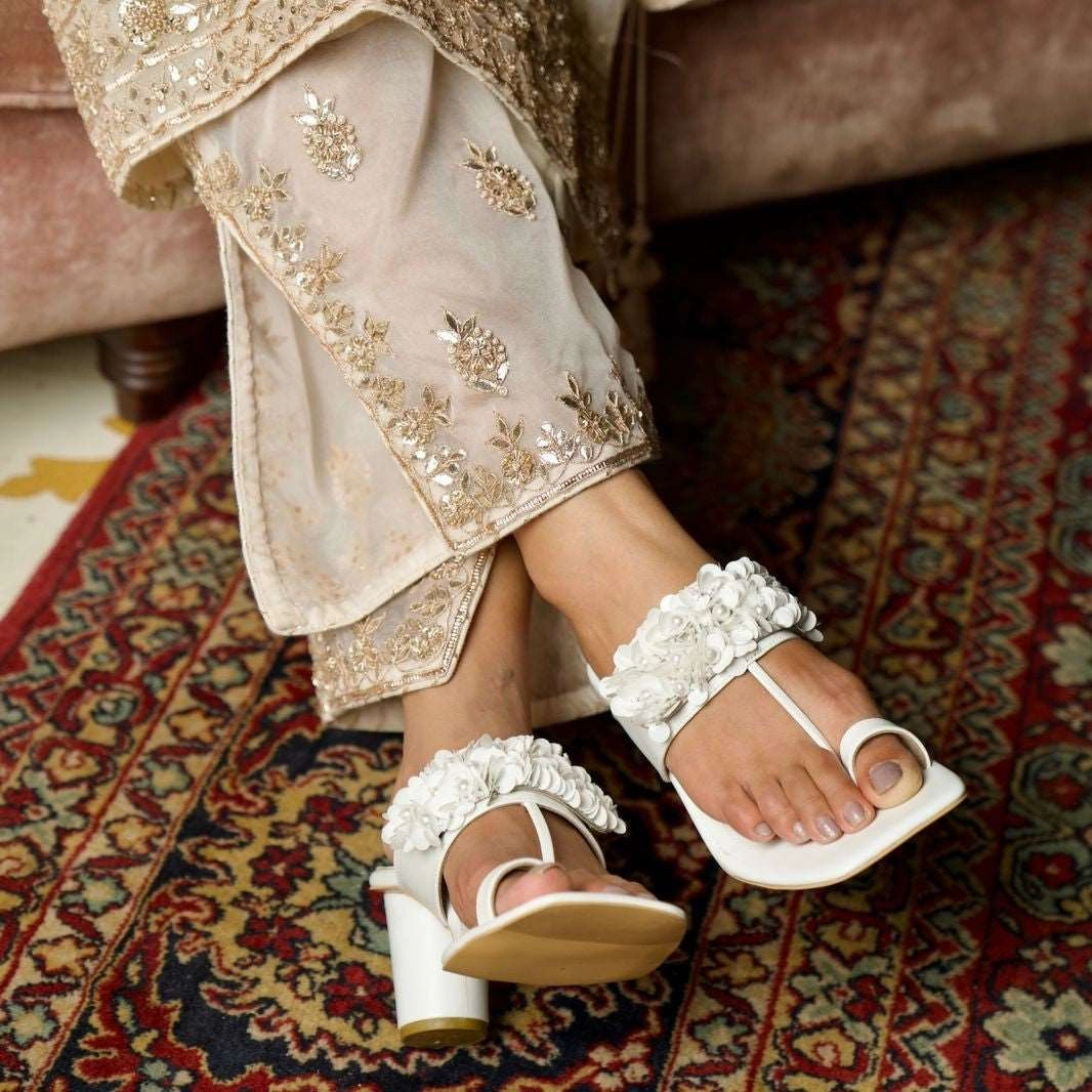 Kolas - White Kolhapuri Block Heels with Changeable Straps Foot Numbing Spray For High Heels