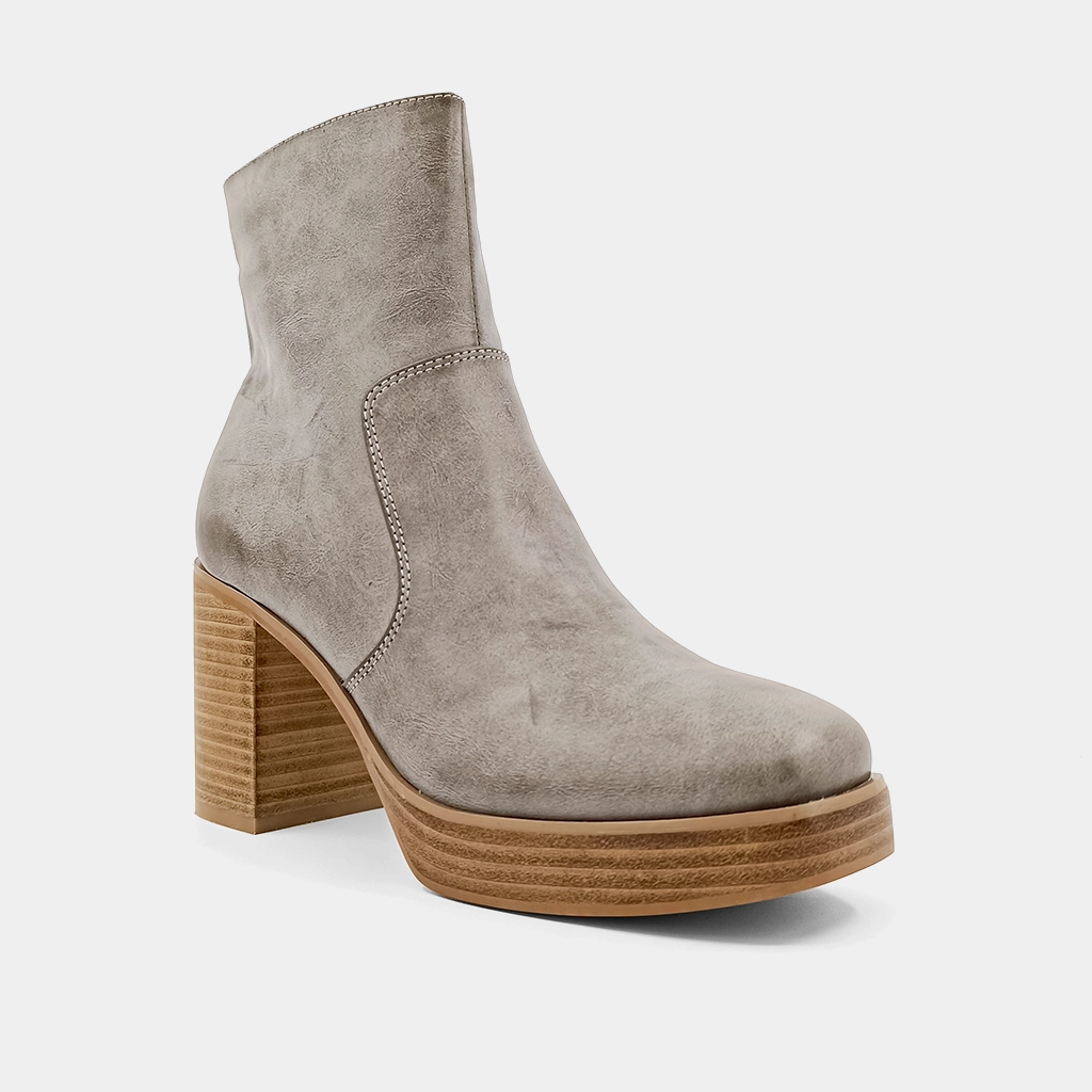 VERNITA Poshmark Chelsea Boots