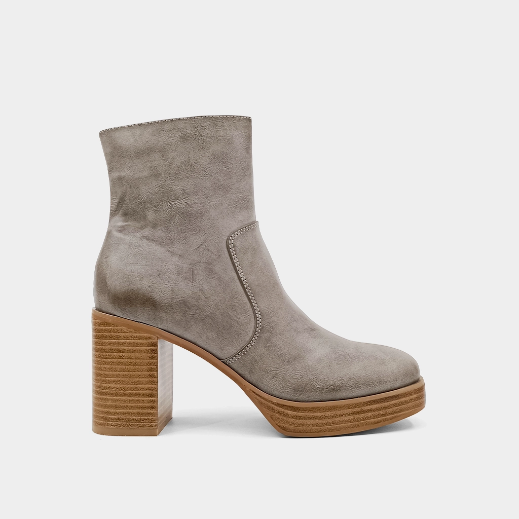VERNITA Coda Chelsea Boots
