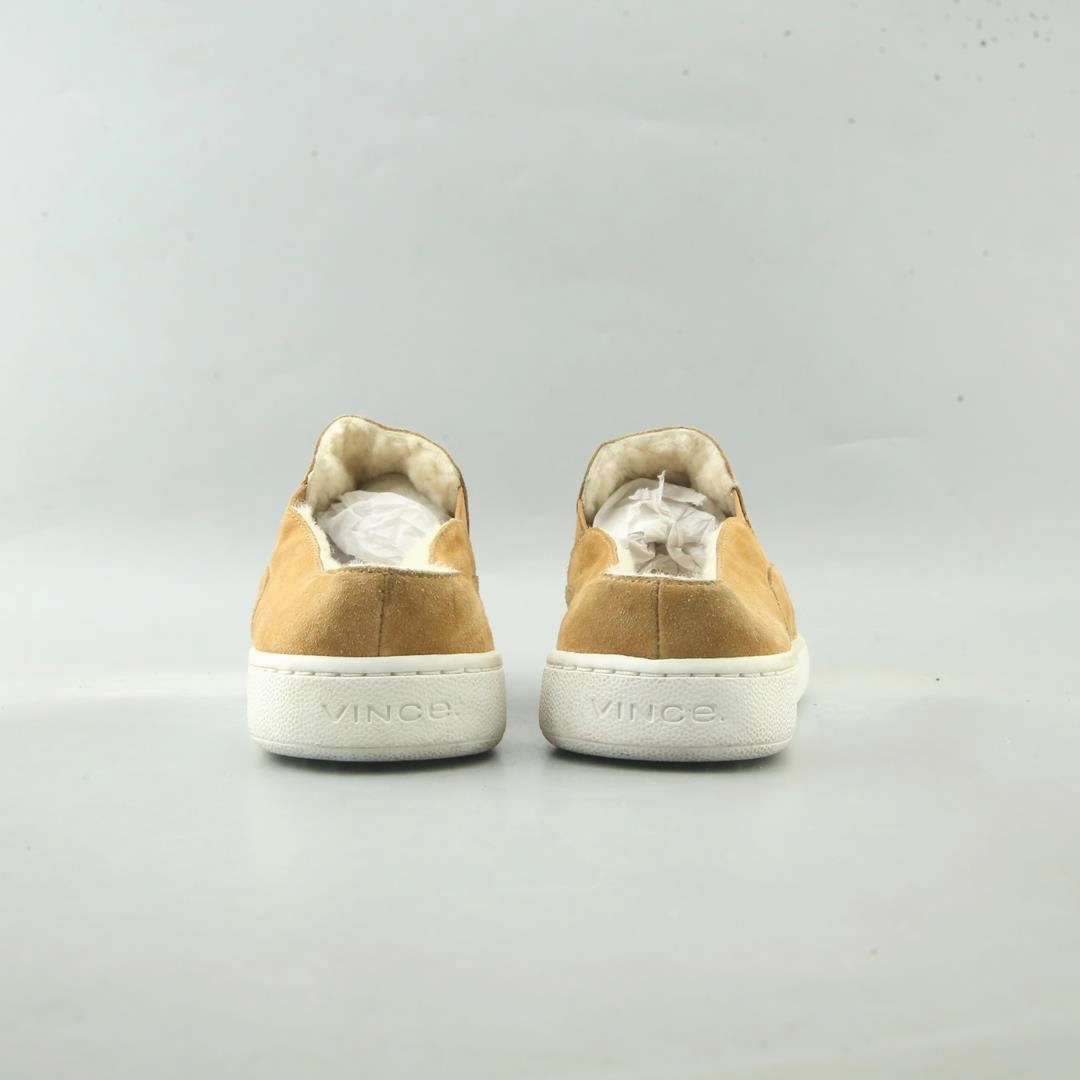 Slip On Navy VINCE. .