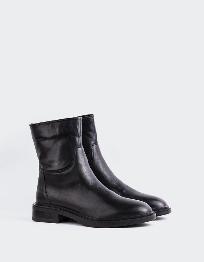 Orosi Black Leather Dukes And Boots