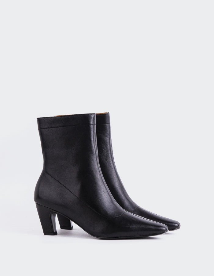 Zarcero Black Leather Chelsea Shoes Boots