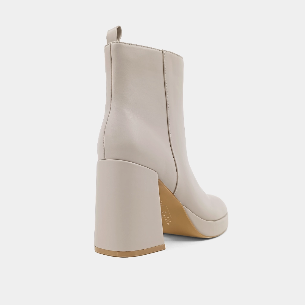 Almond Toe Chelsea Boots WADI