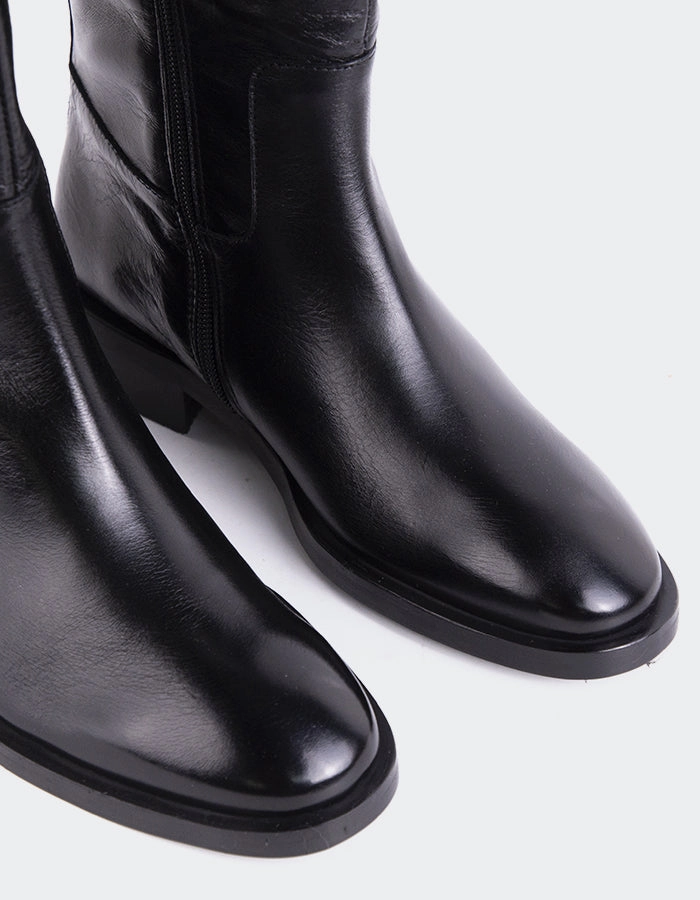 Moyle Black Leather Earth Origins Boots