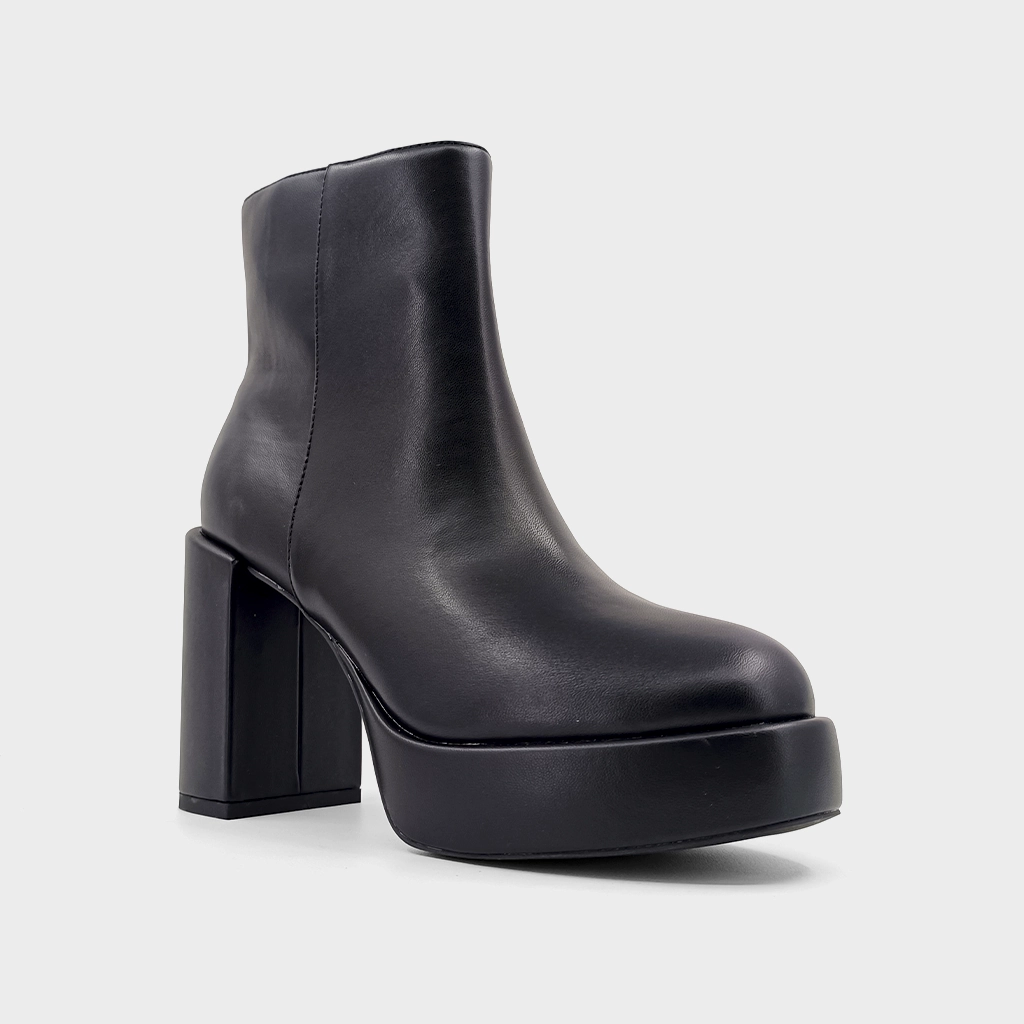 VIOLET Poshmark Chelsea Boots