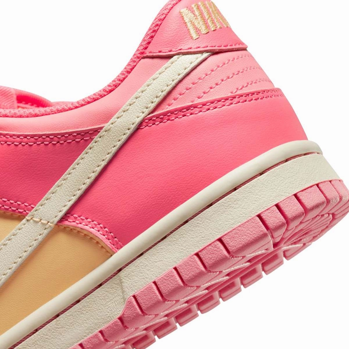Kid's Dunk Low 'Strawberry Peach' Nike Air Max Athletic Shoes